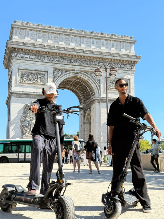 Teverun Fighter Supreme 7260R electric scooter with 15,000W power, 72V 60Ah battery, hydraulic suspension, and four-piston brakes for high performance and stability.