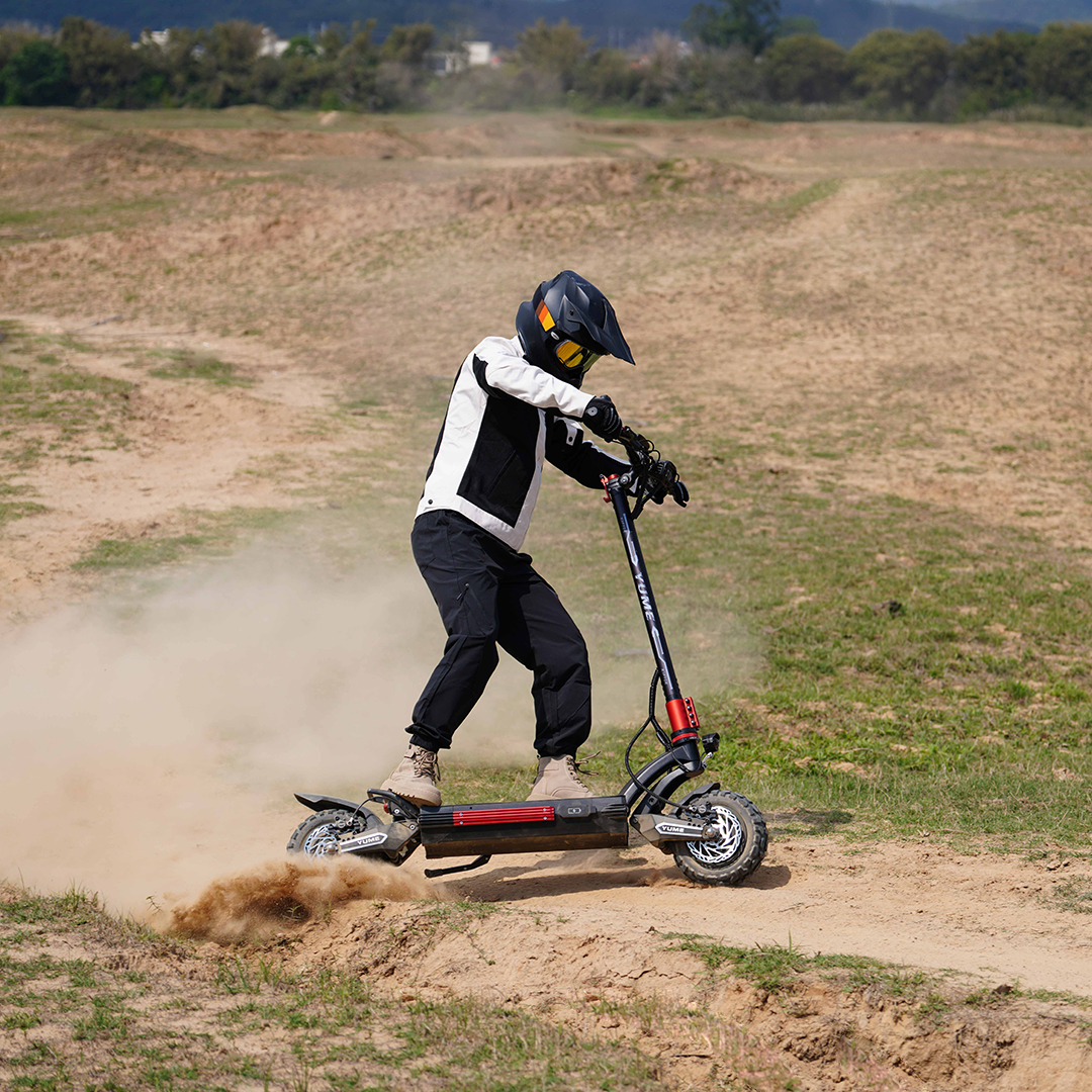 YUME Raptor2 electric scooter deck and dual hydraulic shocks