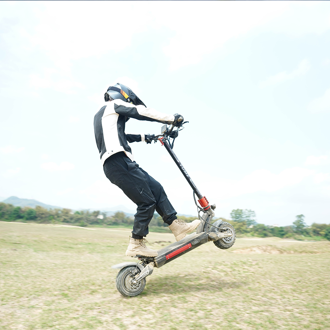 YUME Raptor2 electric scooter handlebar and TFT display
