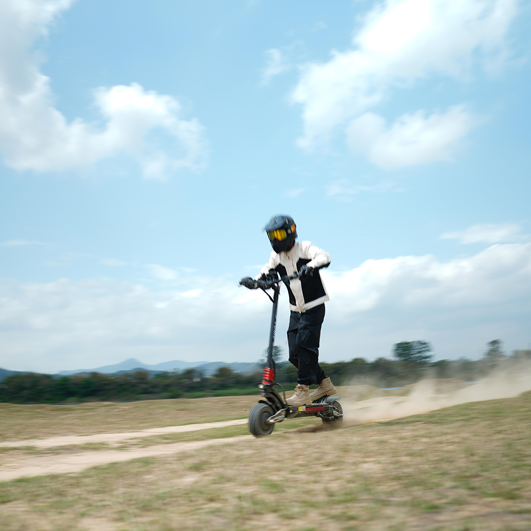 YUME Raptor2 electric scooter rear quarter view