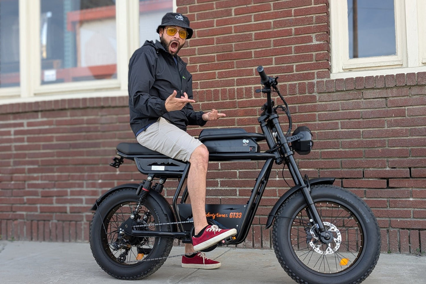 Riding’times GT33 cargo electric bike rider outside a brick building