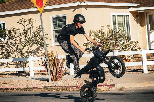 Rider on the Riding’times GT54 Pro electric mini motorbike outside a suburban house