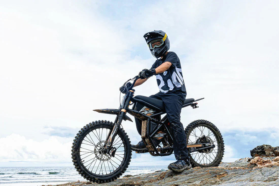 Man ridingGT73 Pro Electric Motorbike