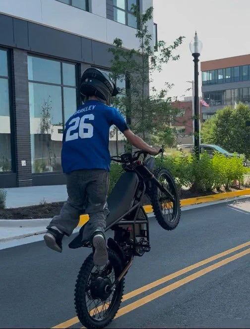Man ridingGT73 Pro Electric Motorbike