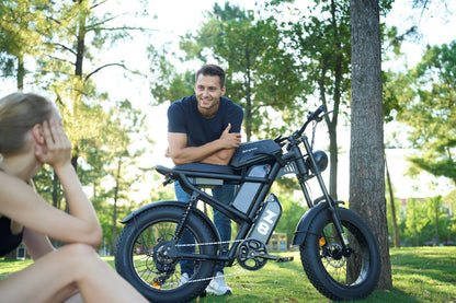 Two people with the Riding’times Z8 Pro electric bike in a park
