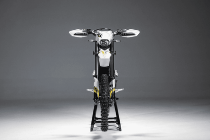 2025 Surron Ultra Bee 2025 electric dirt bike with 12.5 kW motor, 440 Nm torque, 56 mph top speed, and 87-mile range